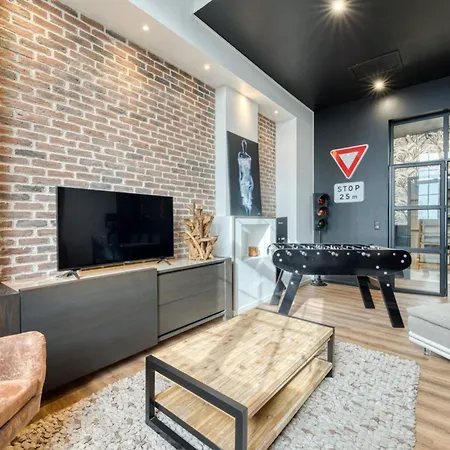 Jonathan Avec Place De Parking *