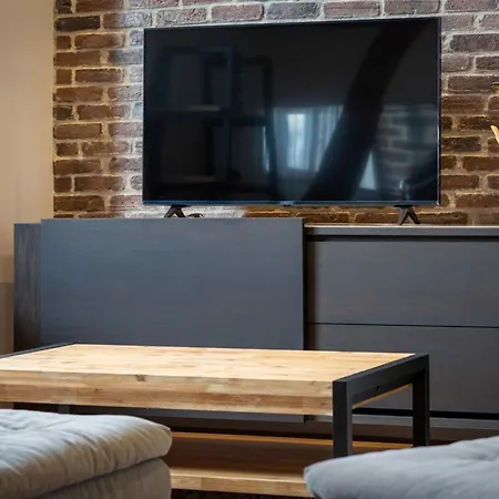 Jonathan Avec Place De Parking