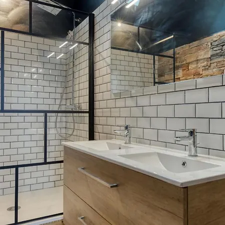 Jonathan Avec Place De Parking Rouen